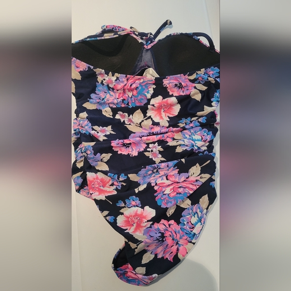 Floral One Piece, M - Picture 2 of 3